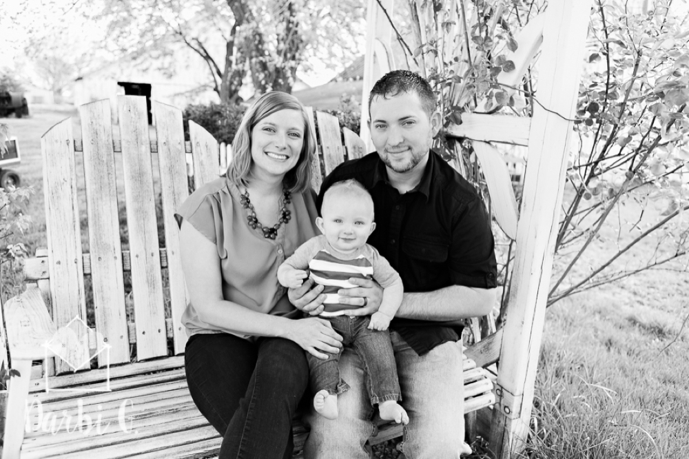 Rural outdoor baby plan Platte City Kansas City family & baby sit-up 7  8 month photos 