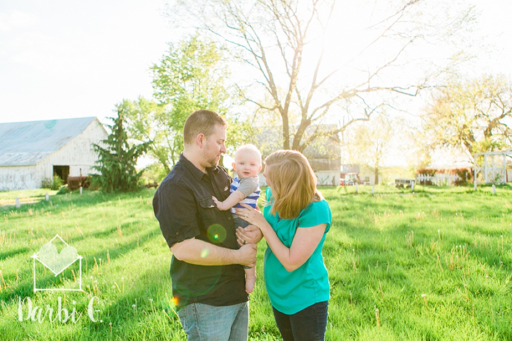 Rural outdoor baby plan Platte City Kansas City family sit-up photos baby 